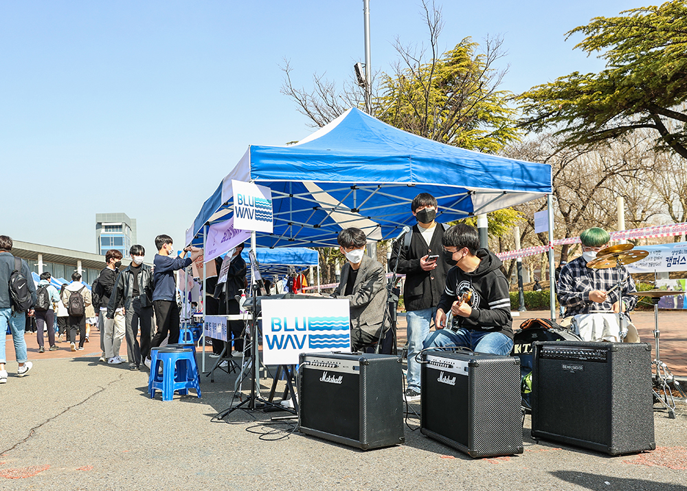 22학번 새내기들, 동아리 가입하고 캠퍼스 생활 즐겨요!